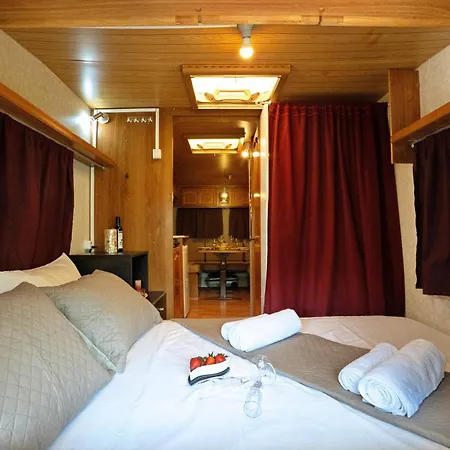 Lemon Garden Camper *
